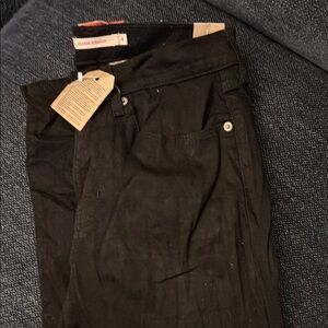 Classic Levi’s Straight Women’s jeans in black